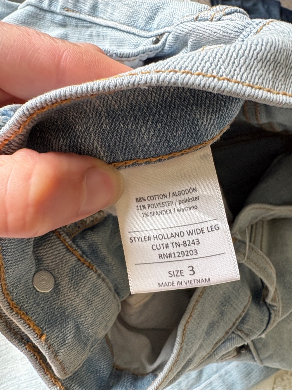 Carly Jean Los Angeles Holland Wide-Leg Jeans in light slightly distressed wash - Picture 7 of 8